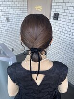 ソノ(sono)&nbsp;タイトアレンジ タイトヘア アップスタイル シニヨン 参列ヘア