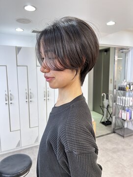 メルバイグラフ 梅田(mel by GRAFF) クールでかっこいい大人ショート!