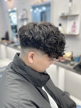 刈部倶楽舞 メンズ/スペインカール/フェード/ツーブロック/バーバー/