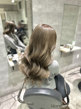 アンダーバーホワイト(_WHITE) 透明感たっぷりオリーブ♪