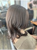 オリーブベージュ　レイヤースタイル