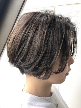 リヴィーダ(LIVIDA) ハンサムショート×グレージュアッシュ　30代40代50代