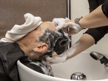 メンズヘアーサロン ヴォヤージュ ヘアー アンド フェイス(Voyage)の写真/【総社】男の悩みに本気で向き合う◆頭皮トラブルケアを状態に合わせてご提案。大人男性の疲れを癒します。