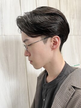 オーパスクリエ (OPUS CREER) メガネが似合う!耳周りスッキリ刈り上げ毛流れセンターパート!