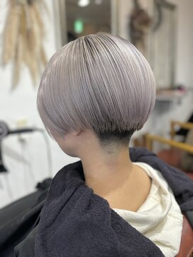 ヘアメイク アンフィ(amphi) シルバー