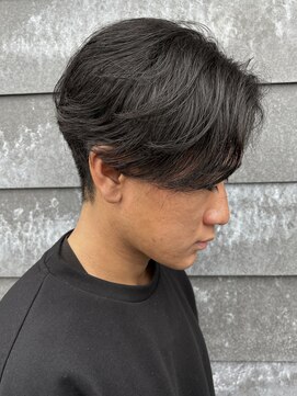 ヒュイル バイ ニアウ(Hwyl by Niau) メンズマッシュセンターパートスパイラルパーマニュアンスパーマ