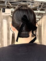 ピークアブー 原宿ハラカド(PEEK-A-BOO)&nbsp;ヘアアレンジお呼ばれヘアシニヨンリボンカチモリタイトヘア