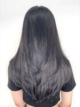 チェルシー 神戸(CHELSEA) レイヤーカットのバックスタイル