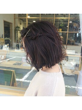 メルク(merc.) 【merc.加岳井】赤髪ボブ前髪アレンジ/アディクシーカラー