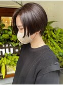 襟足すっきり　大人ショート　艶感　グレージュ　前下がりボブ