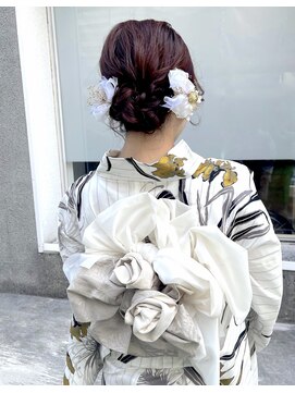 マノハル(MANOHARU) ヘコ帯を使った華やか可愛い浴衣着付け　ミディアムヘアセット