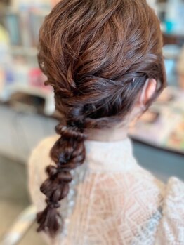 ヴェアリ(vary)の写真/【JR円町駅徒歩1分】結婚式やパーティーシーン、和装など特別な日のアップスタイルはお任せください♪