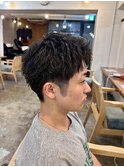 ・スパイキーショートブルーブラックフェザーパーマサーフカール