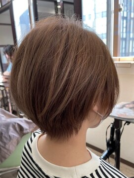 シェリー(Cherie) 抜け感コンパクトショートボブ　耳掛けver