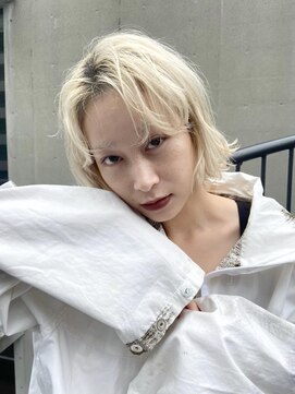 ジーナ(XENA) ホワイトベージュ