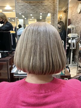 キャラ 池袋本店(CHARA) アゴラインミニボブ・ブリーチ×クリームベージュ【池袋/大村】