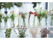 ご来店いただいた皆さまの暮らしに、華(花)をお届けしたい！！スタッフ一同お待ちしております。