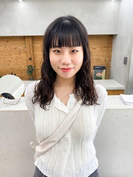 トゥコ(tuco) ミディアムパーマ　ミディアム　ぷつっとバング　前髪