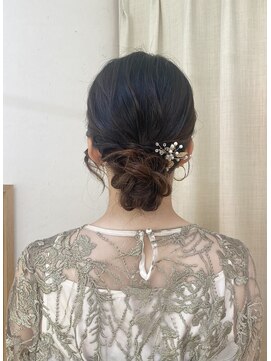 ソノ(sono) アップ　シニヨン　キレイめ　参列　ブライダル