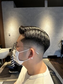 クラウン(CROWN)の写真/落ち着いた店内と上質なサービスで毎日頑張る大人男性の為の癒し空間を提供◎清潔感のあるスタイルを提案。