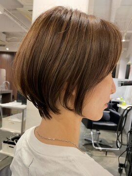 ソワネ 表参道(soigne) ショートボブくびれショートヘア顔周りレイヤー白髪ぼかし30代