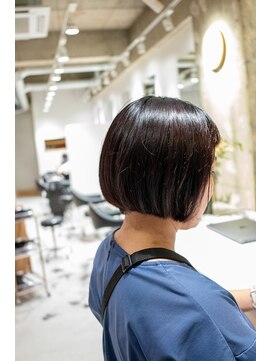 ワッカ(wacca) ショートボブ　フラットボブ　暗髪　ピンクベージュ