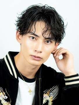 オーシャントーキョーオーバー 渋谷(OCEAN TOKYO OVER) 波巻きツイストスパイラルセンターパートサーフカール刈り上げ