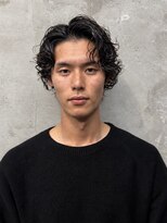 フジヤマバーバーショップ アジト(FUJIYAMA BARBER SHOP ajito)&nbsp;センターパート×スパイラルパーマ×メンズミディアム