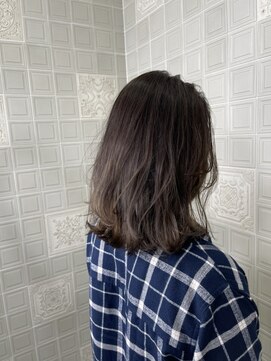 トリエラ(TRIELA) グレージュミディアム