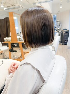ネオリーブ チロル 横浜西口店(Neolive CiroL.) ぷつんとカット 大人ミニボブ