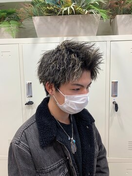 ルースト 西院店(ROOST) スパイキーショート 金メッシュ ツイストパーマ