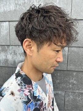 ヒュイル バイ ニアウ(Hwyl by Niau) メンズマッシュツーブロックシャドウパーマニュアンスパーマ眉毛