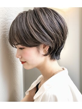 ミスグランディーヴィラス(Miss Grandee VILLAS) 透明感グレージュダークトーンショートボブ
