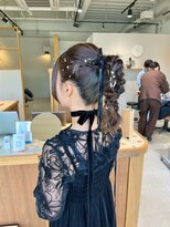 リコ(RICO)&nbsp;大人可愛い変形ポニーアレンジ