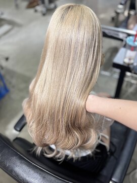 ゲームバイアランスミシー 心斎橋(GAME by Alan Smithee) 【Nagi】ホワイトベージュ/艶髪ハイトーン/エクステ