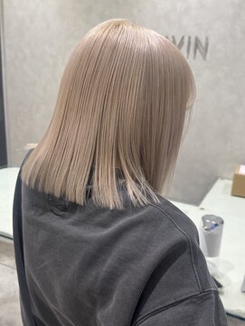 ルシティ(Le City) White  silver 【ダブルカラー/ブリーチ/髪質改善/エクステ】