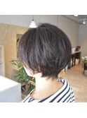 ショートボブにふんわりとゆるパーマを