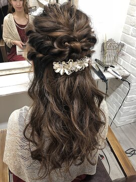 レイリー(Reilly) 【Minami】ふわふわハーフアップアレンジ