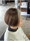 前下がりボブ×おしゃれグレイヘアー