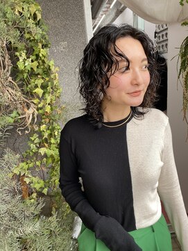 フィン(fin,) Ayato/美髪/ホワイトグレージュ/ネビージュ/こなれミディ/パーマ