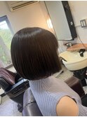 シルエットがきれいに見えるミニボブ