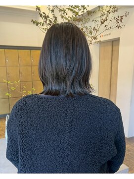 ヘアーアイスカルテット(HAIR ICI QUARTET) 20代30代透明感ダークグレージュ小顔外ハネミディ