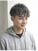 キャロル(CAROL) ツイストスパイラルで作る、エッジの効いたストリートヘア