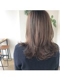 レイヤーカット × ベージュカラー