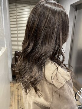 ヘアサロンM 新宿 柔らかい印象に！オリーブアッシュ