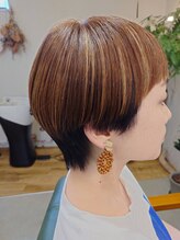 イズランドヘアー(Izland hair) ハイライト×ぱっつん前髪ショート