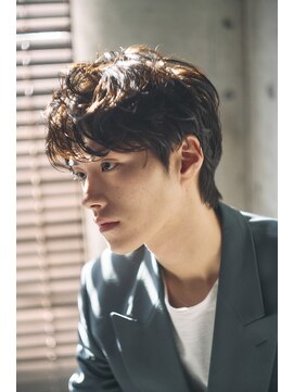 キュー(Cue_) 外国人寝癖風ゆるっとスパイラルパーマの刈り上げないマッシュ