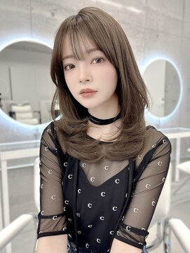 フォンズ(FONS) ふんわり内巻きミディアム*くすみベージュカラーレイヤーカット