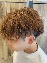 アース 飯能店(EARTH) 刈り上げツーブロックマッシュ黒髪波巻きスパイラルパーマ束感