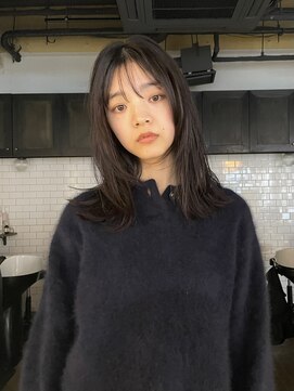 スタンド(STAND) レイヤーカット　ダークカラー　黒髪　ネビージュ